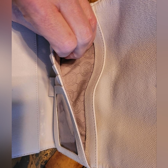 MICHAEL KORS LONG WALLET - Picture 7 of 14